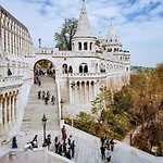 Central Budapest Oasis - Modern Charm, Timeless Comfort