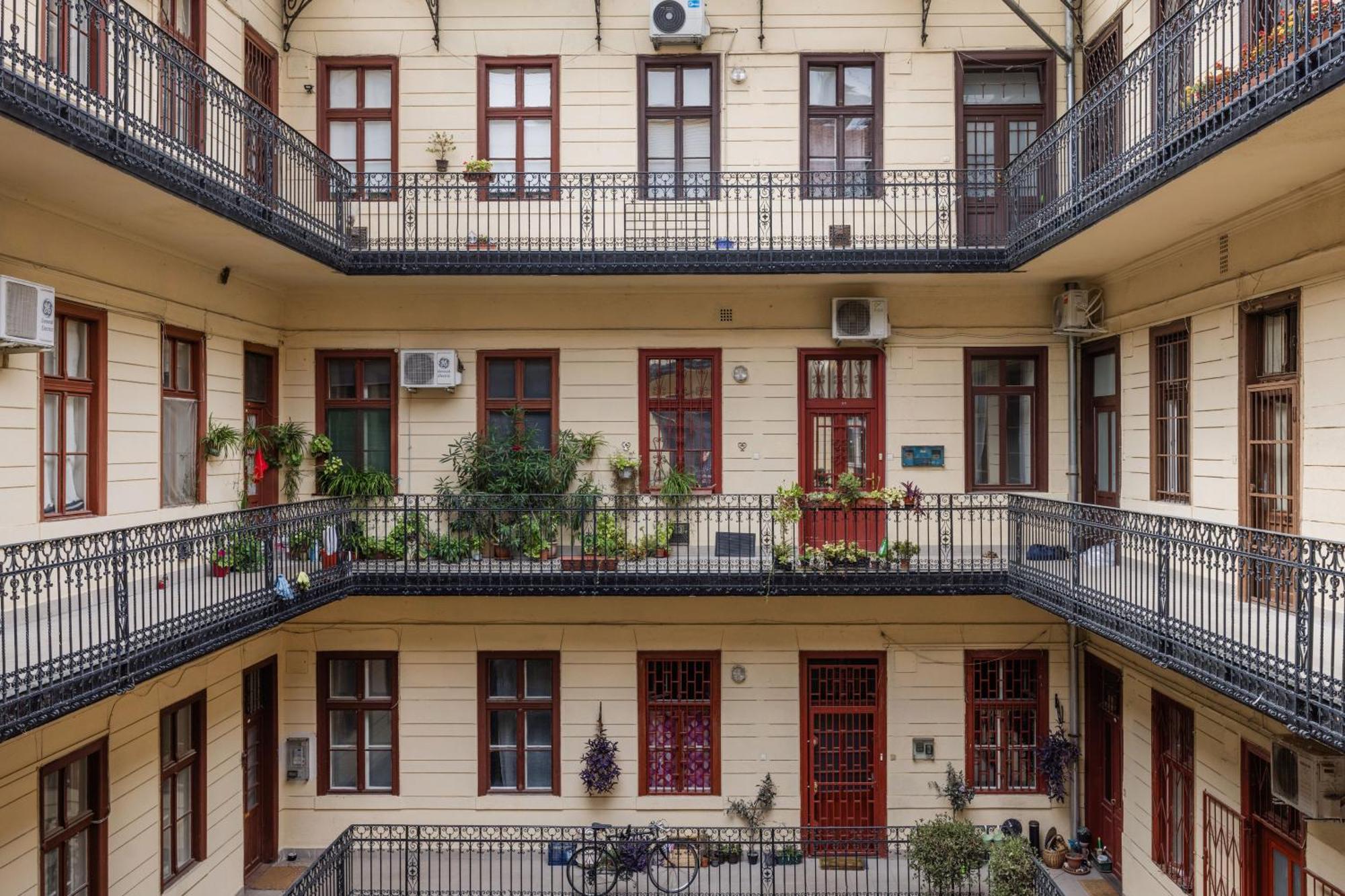 Central Oasis - Modern Charm, Timeless Comfort * Budapest