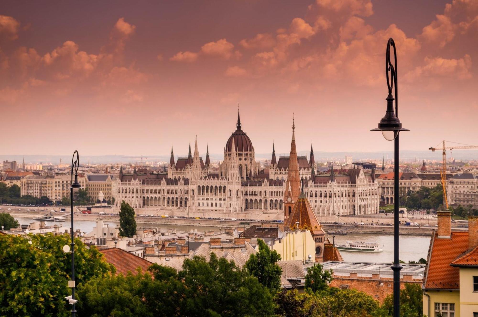 Apartment Central Oasis - Modern Charm, Timeless Comfort Budapest