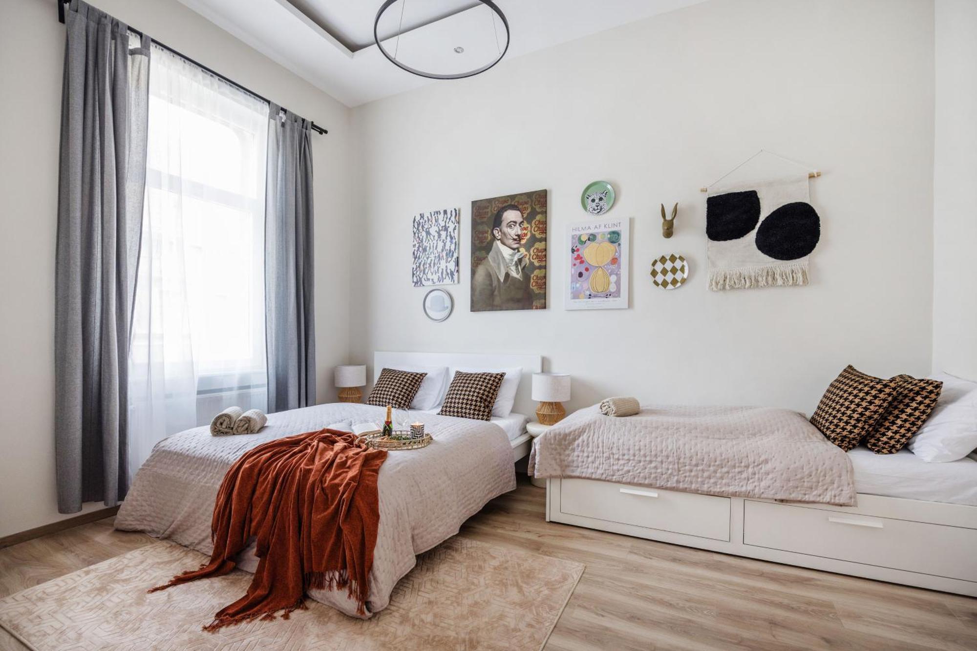Central Oasis - Modern Charm, Timeless Comfort