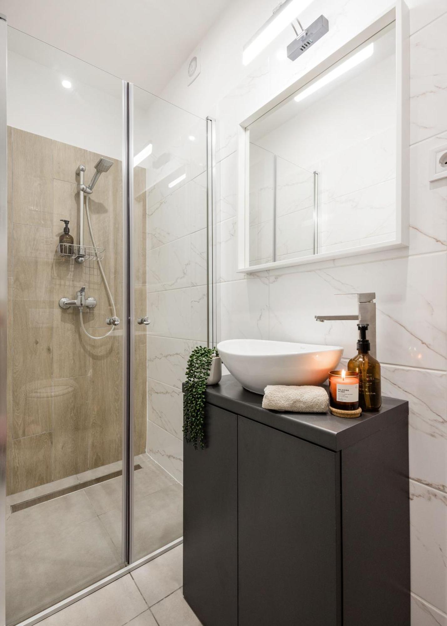 Central Oasis - Modern Charm, Timeless Comfort