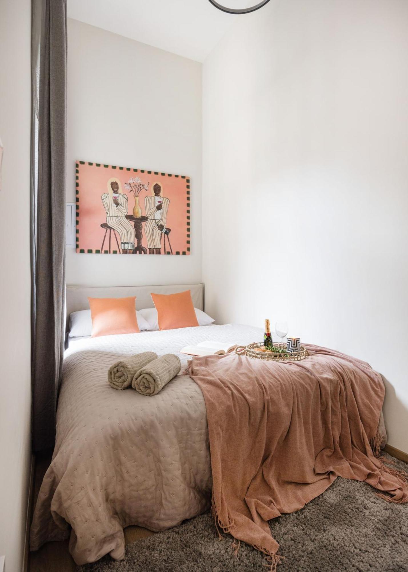 Central Oasis - Modern Charm, Timeless Comfort Apartment *