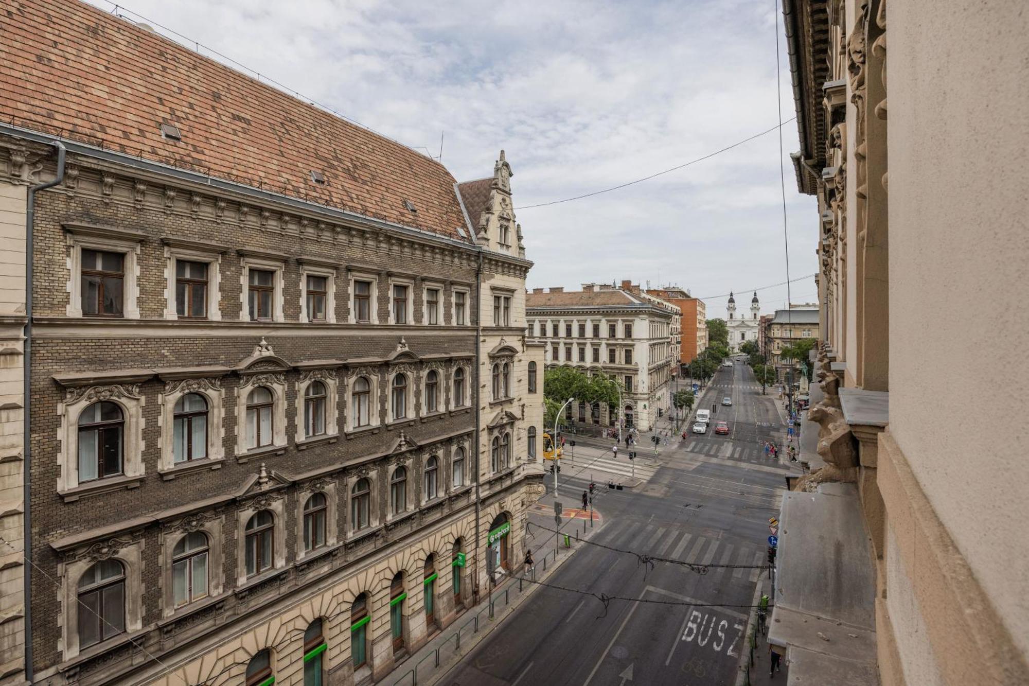 Central Oasis - Modern Charm, Timeless Comfort Budapest