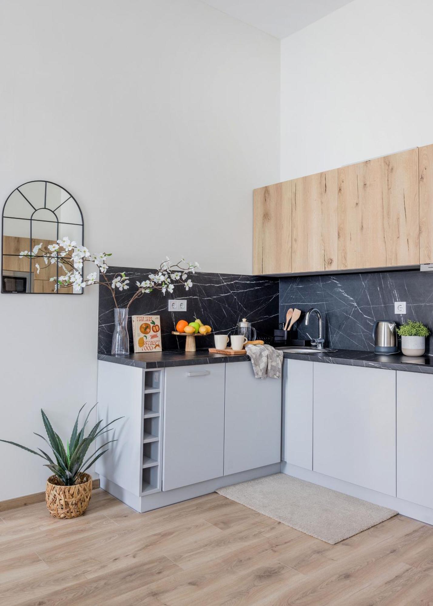 Central Oasis - Modern Charm, Timeless Comfort Apartment