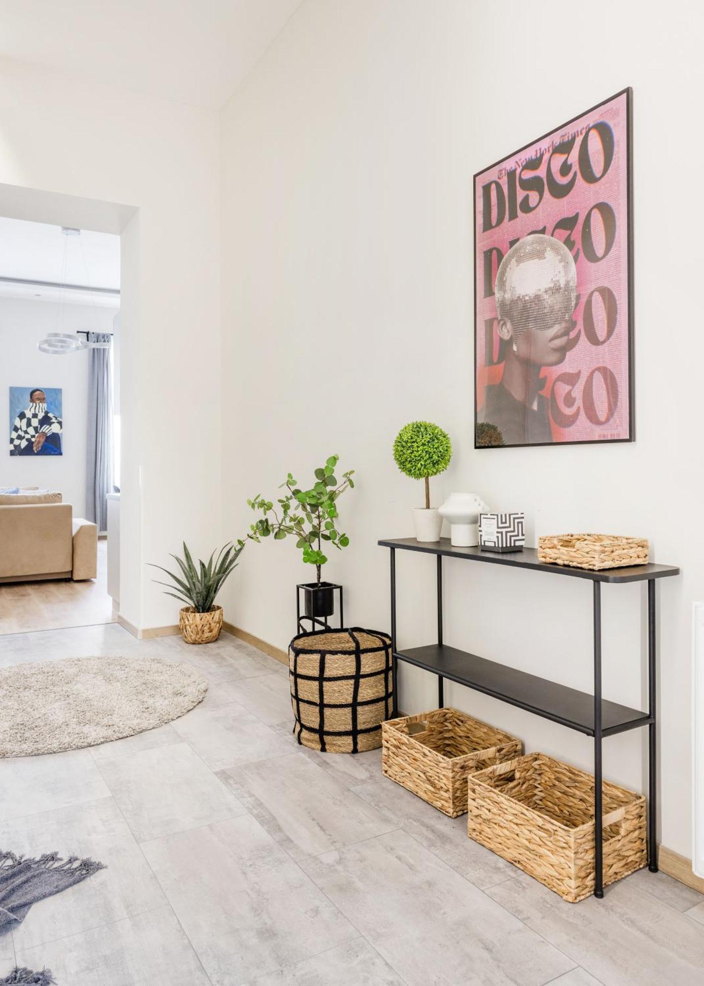 Central Oasis - Modern Charm, Timeless Comfort *