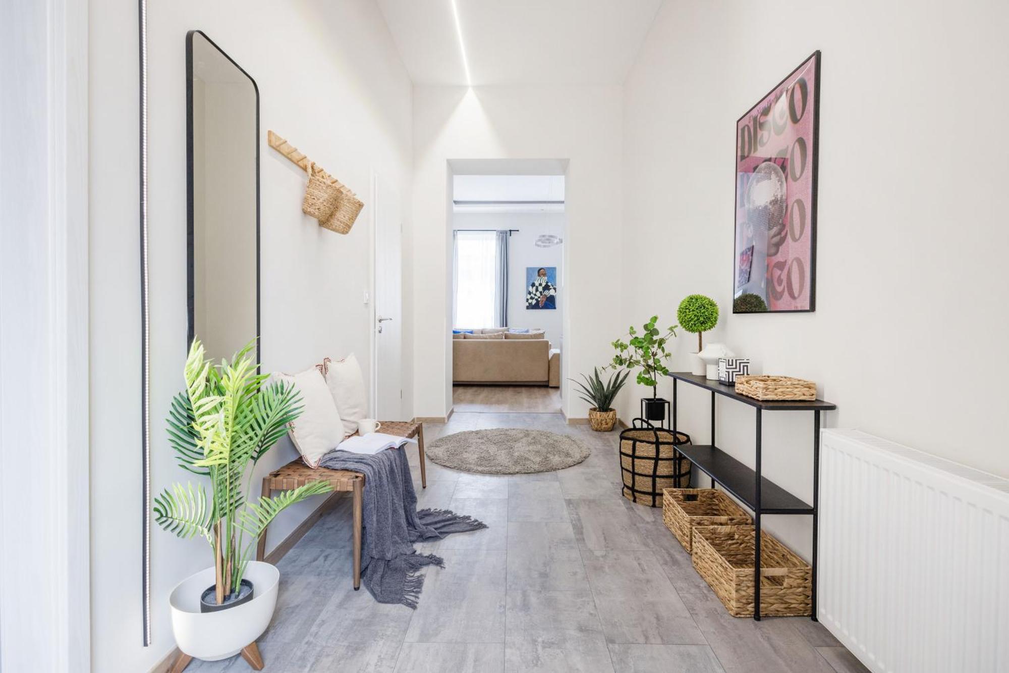 Central Oasis - Modern Charm, Timeless Comfort