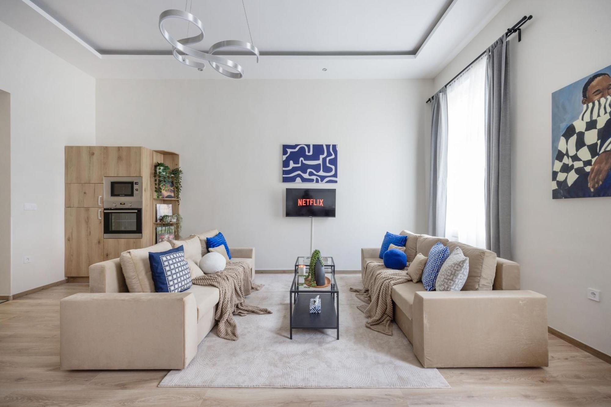 Apartment Central Oasis - Modern Charm, Timeless Comfort *