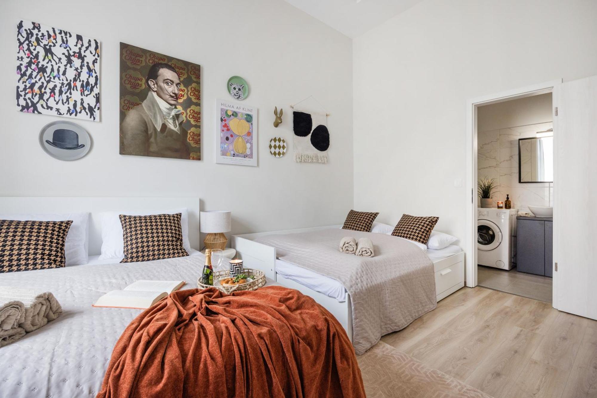 Central Oasis - Modern Charm, Timeless Comfort *