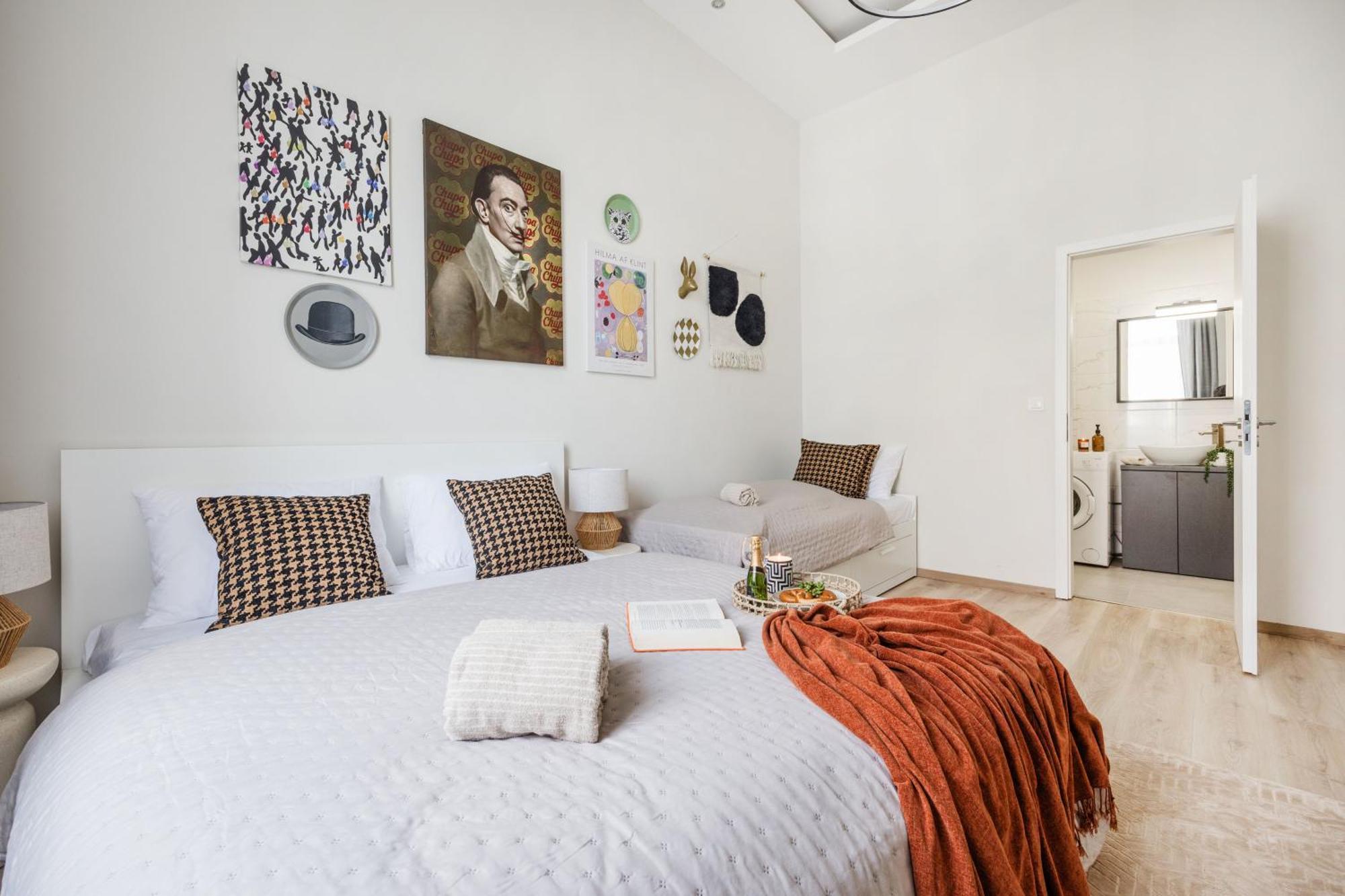 Apartment Central Oasis - Modern Charm, Timeless Comfort