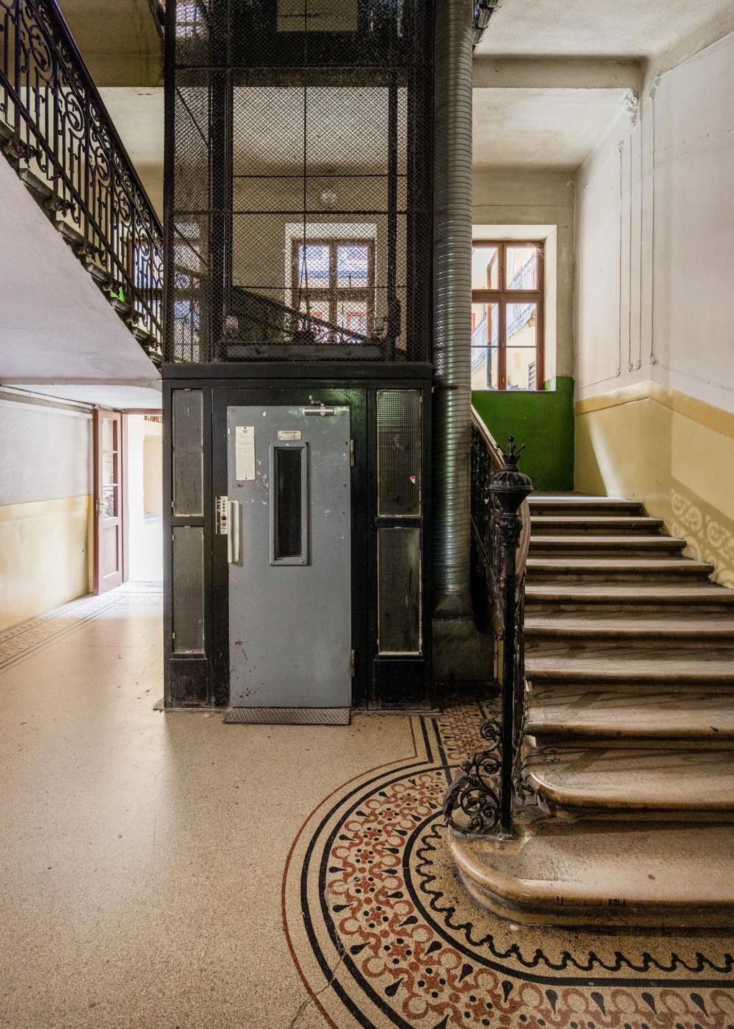 Central Oasis - Modern Charm, Timeless Comfort Apartment Budapest